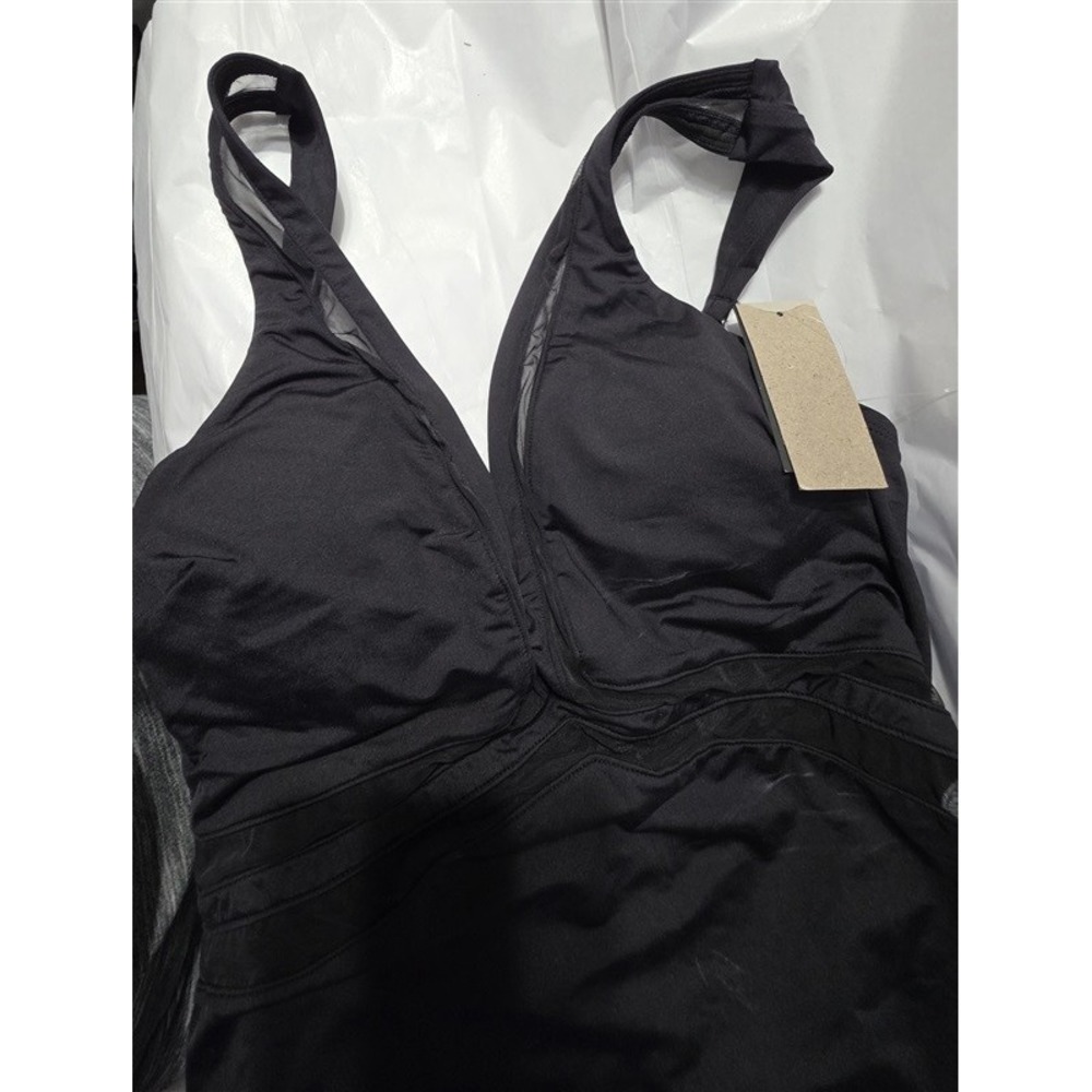 NWT Kenneth Cole L V-Neck Halter Tankini Swim Top Black 130910
